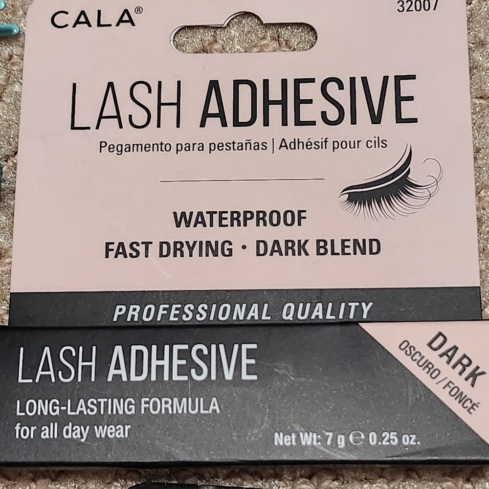 Eyelashes bundle, brush, adhesive and tweezers! - Picture 5 of 8